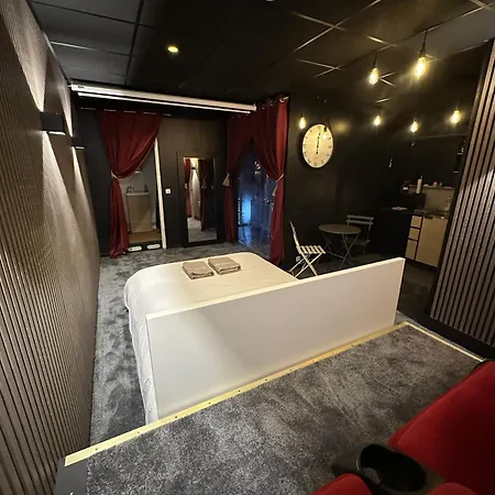 Апартаменты Cocon Jacuzzi Et Cinema 4k B