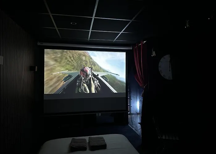 Cocon Jacuzzi Et Cinéma 4k B * Bordeaux
