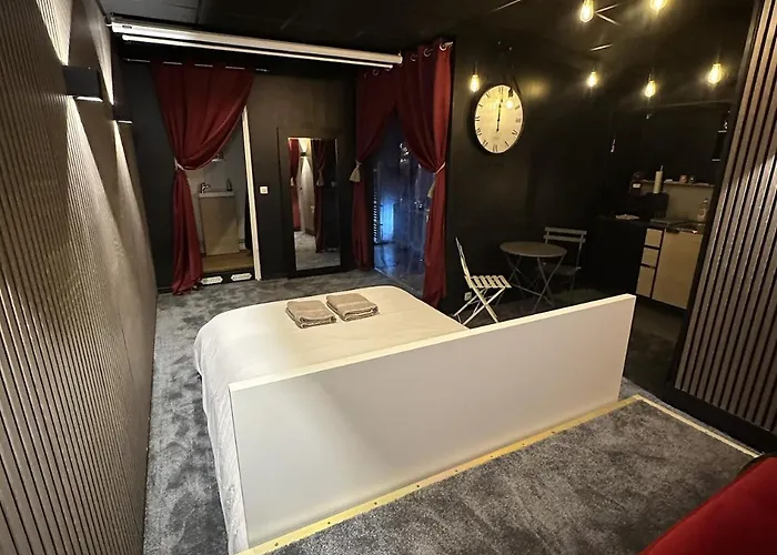 아파트 Cocon Jacuzzi Et Cinema 4k B