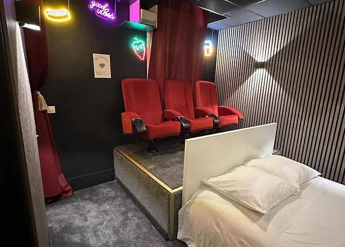 Cocon Jacuzzi Et Cinema 4k B 아파트