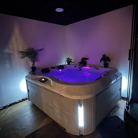 Cocon Jacuzzi Et Cinema 4k B Апартаменты