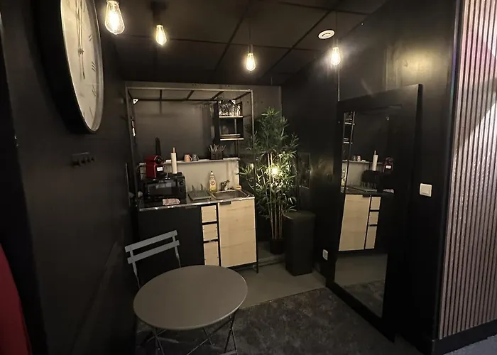 Cocon Jacuzzi Et Cinéma 4k B